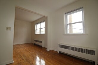 35 Burnside Ave in East Hartford, CT - Building Photo - Building Photo