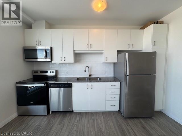 104 Garment St in Kitchener, ON - Building Photo - Building Photo