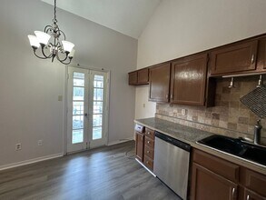 100 Teal Ln in Lafayette, LA - Foto de edificio - Building Photo