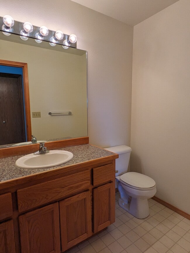 1922 SW Reindeer Ave in Redmond, OR - Building Photo - Building Photo