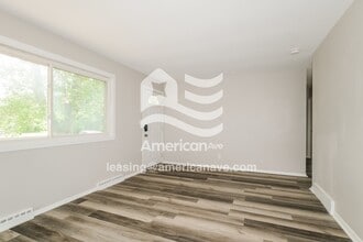 11605 Larimore Rd in St. Louis, MO - Foto de edificio - Building Photo