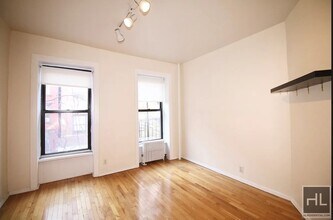251 W 18th St-Unit -3E in New York, NY - Building Photo - Building Photo