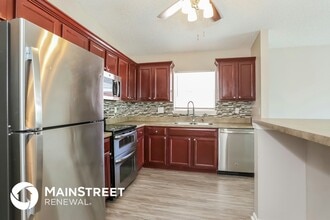 7405 International Village Dr in Jacksonville, FL - Building Photo - Building Photo