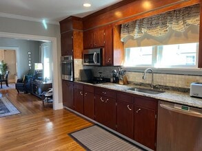 187 Nott St, Unit Nott Street Unit 2 in Wethersfield, CT - Foto de edificio - Building Photo