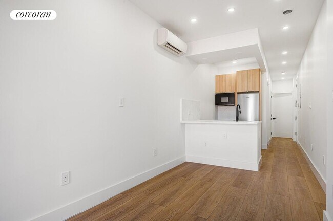 266 Stagg St in Brooklyn, NY - Building Photo - Building Photo