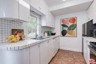 2427 N Gower St in Los Angeles, CA - Building Photo - Building Photo