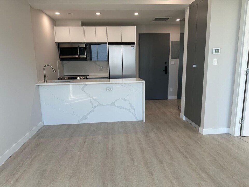 132-47 Metropolitan Ave in Queens, NY - Building Photo
