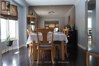 33 Winborne Rd in Vaughan, ON - Building Photo - Building Photo