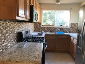 13983 Van Nuys Blvd in Arleta, CA - Foto de edificio - Building Photo