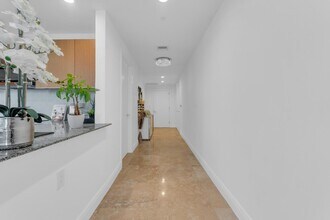 1050 Brickell Ave, Unit 2416 in Miami, FL - Building Photo - Building Photo