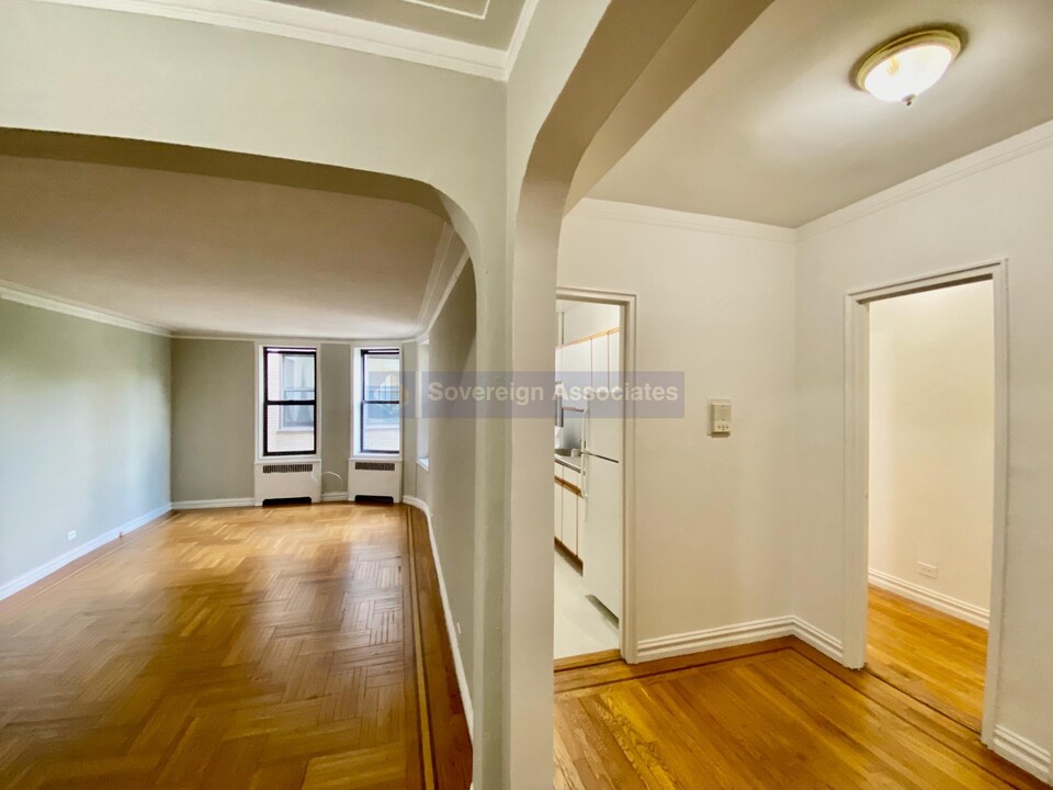 600 W 218th St in New York, NY - Building Photo