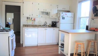 6 Poplar Rd, Unit 3 in Cambridge, MA - Building Photo - Building Photo