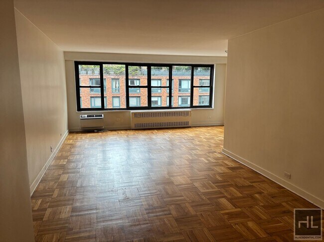 Fourth Avenue in New York, NY - Building Photo - Building Photo