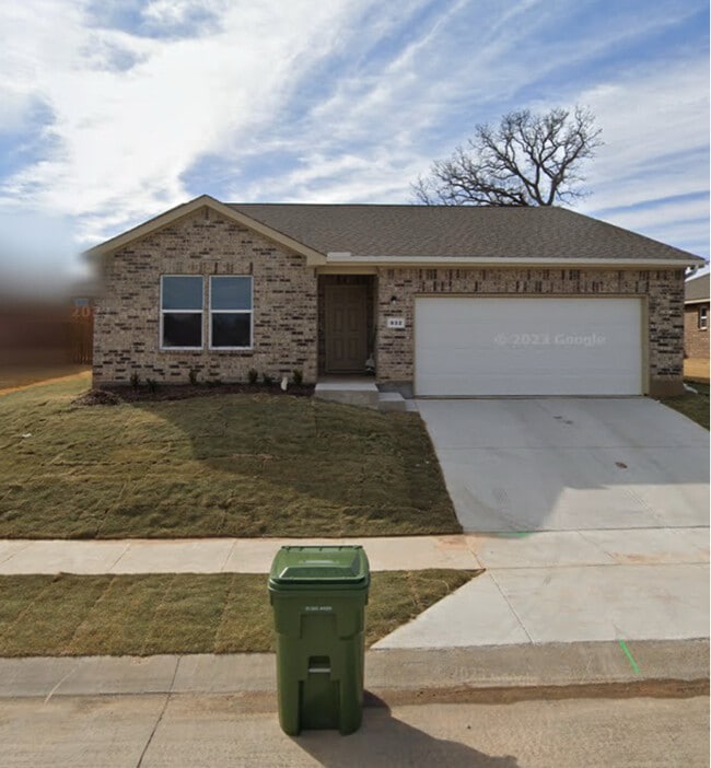 property at 932 Avagail Ave