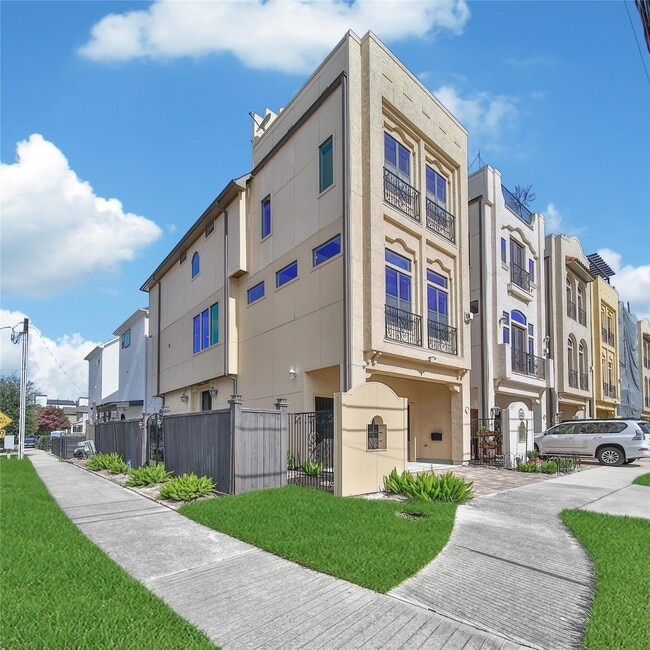 property at 2301 Couch St
