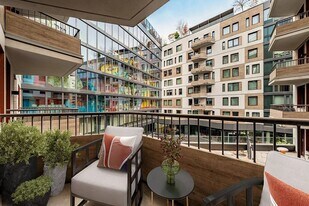 123 Melrose St, Unit 724 in Brooklyn, NY - Building Photo