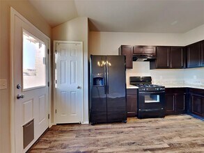 2033 W Hunters Springs Way in Mustang, OK - Building Photo - Building Photo