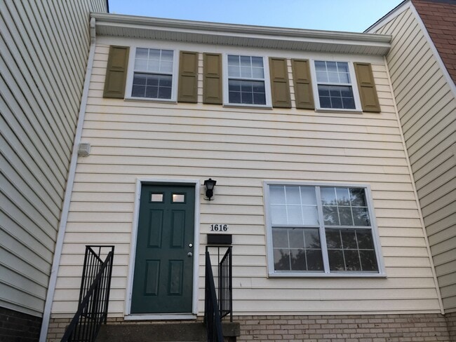 1616 E Bancroft Ln in Crofton, MD - Building Photo - Building Photo