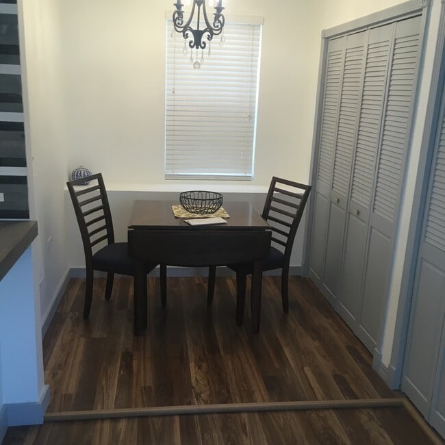 10912 S Avenue J, Unit Garden apartment