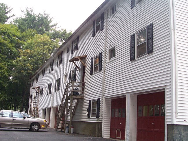 20 Copeland Dr in Mansfield, MA - Foto de edificio - Building Photo