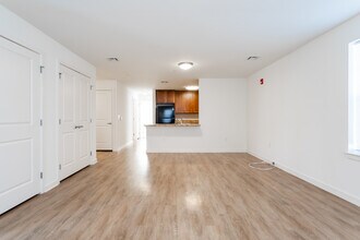 The Willows at Annandale Village in Annandale, NJ - Foto de edificio - Interior Photo