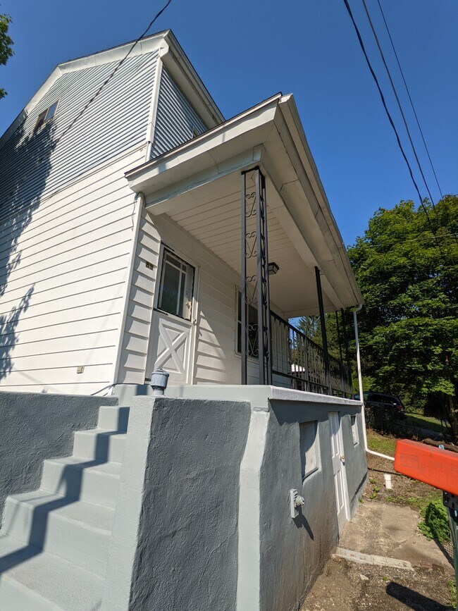 89 Water St Rentals in New Philadelphia, PA