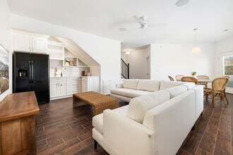 802 NW D St in Bentonville, AR - Building Photo - Building Photo