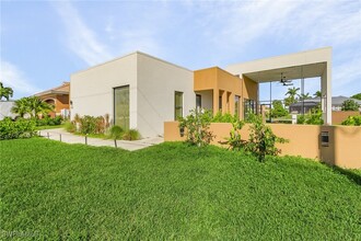 3923 SW 13th Ave in Cape Coral, FL - Foto de edificio - Building Photo