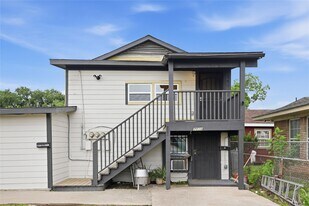 7010 Brownsville St in Houston, TX - Building Photo