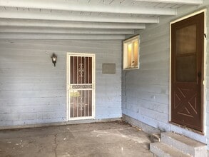 7138 W Grantosa Dr in Milwaukee, WI - Building Photo - Building Photo