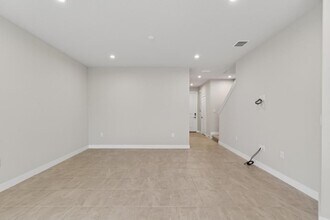 20 Sabal Ct in Palm Coast, FL - Foto de edificio - Building Photo