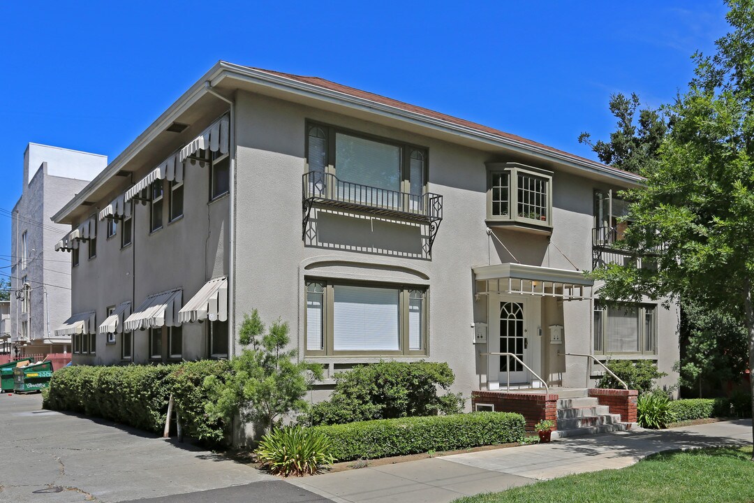 1614 24th St in Sacramento, CA - Building Photo