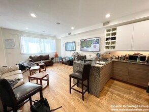 275 Dorchester St in Boston, MA - Foto de edificio - Building Photo