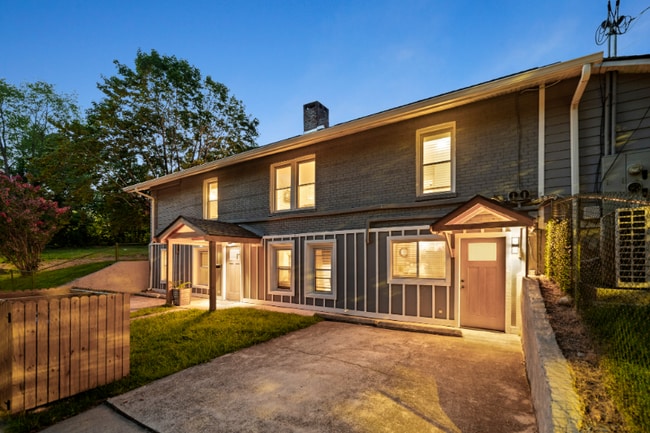 26 Hanover St in Asheville, NC - Foto de edificio - Building Photo
