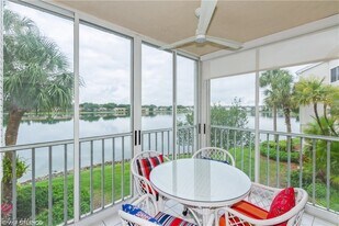 2671 Citrus Lake Dr in Naples, FL - Building Photo