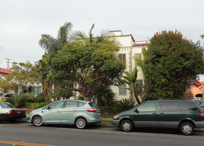 725 7th St in Santa Monica, CA - Foto de edificio - Building Photo