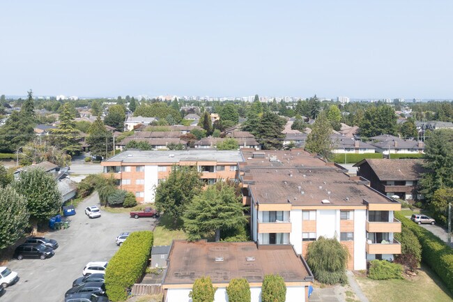 7700 Francis Rd in Richmond, BC - Building Photo - Building Photo