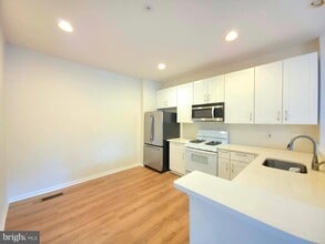 5310 Birds View Ln in Alexandria, VA - Building Photo - Building Photo