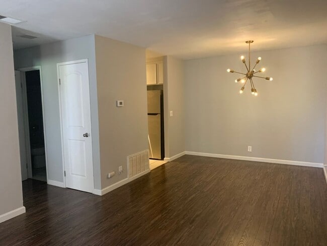 property at 470 N Villa Ct