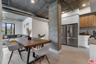 3800 Mentone Ave in Culver City, CA - Building Photo - Building Photo