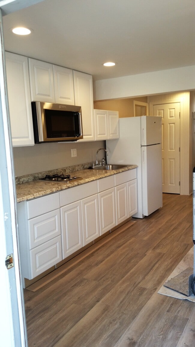 3637 Myrtle Ave, Unit Studio