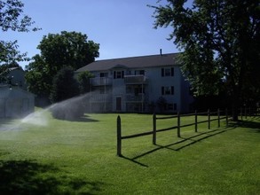 Westland Park Apartments in Mattawan, MI - Foto de edificio - Building Photo