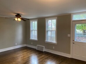 310 W Scott St in Milwaukee, WI - Foto de edificio - Building Photo