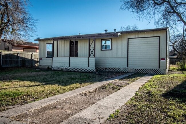 1705 Whiting Dr in Corpus Christi, TX - Foto de edificio - Building Photo