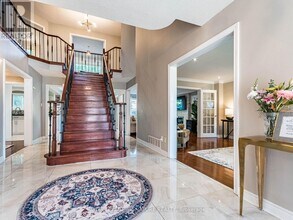 1206 Glenashton Dr in Oakville, ON - Building Photo - Building Photo