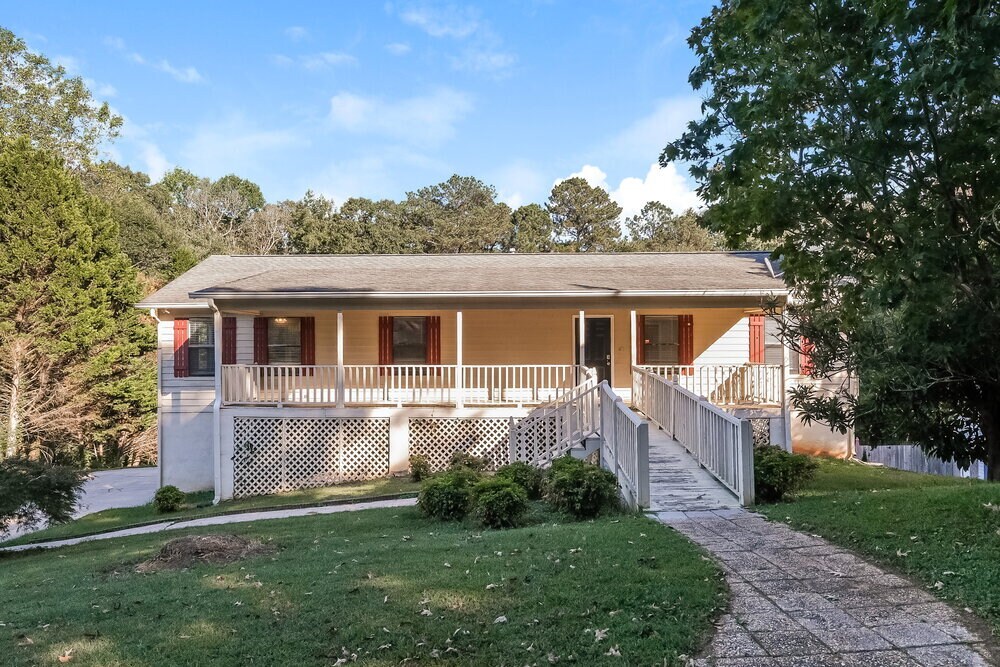 3278 Pilgrims Ct in Douglasville, GA - Building Photo