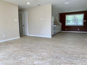 9 Tamarack Ave in McAllen, TX - Building Photo - Building Photo