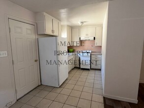 560 Gilbert Ave in Oakdale, CA - Building Photo - Building Photo