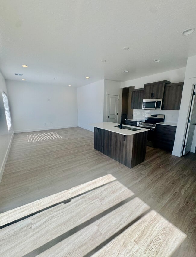 property at 5718 S Weehawken Ln