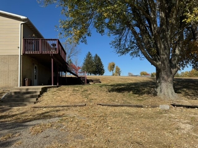 103 Abens Ave, Unit 103B in Henry, IL - Foto de edificio